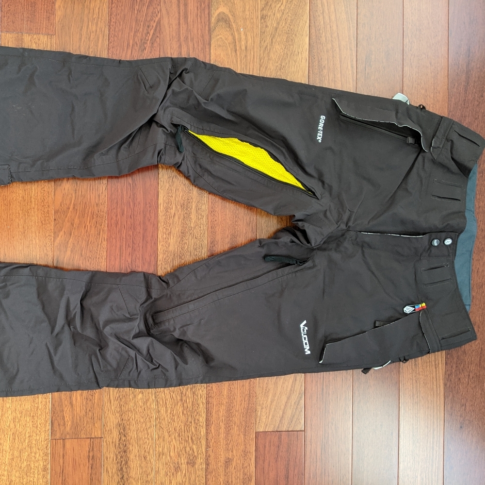 VOLCOM Gore tex Snowboarding Pants size Medium